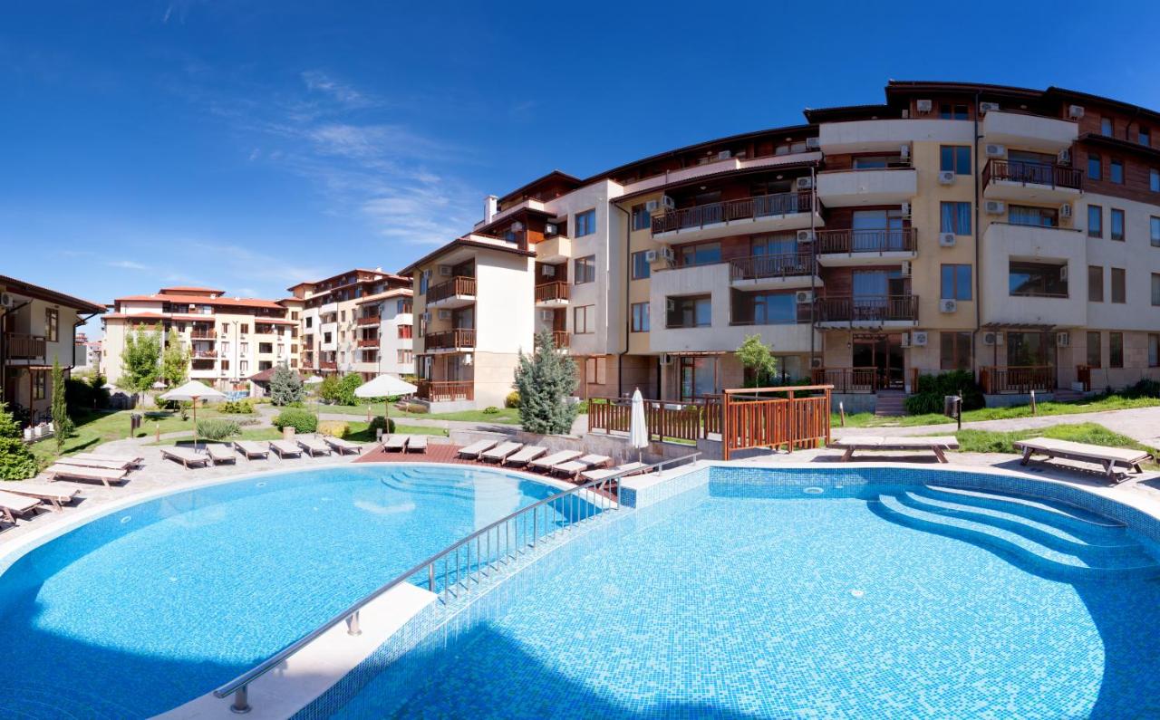 cazare-piscina-bulgaria-la-mare-Garden-of-Eden-Complex-mai-multe-piscine