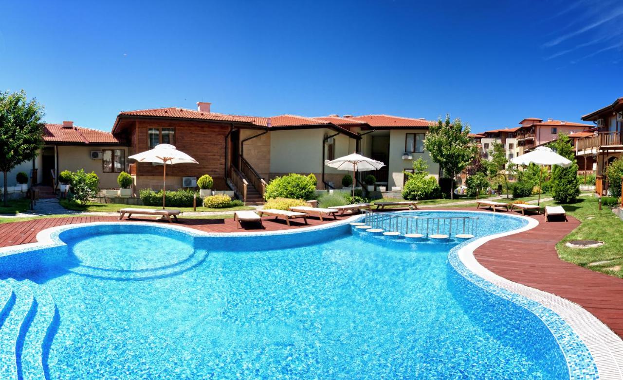 cazare-piscina-bulgaria-la-mare-Garden-of-Eden-Complex-piscina-exterioara
