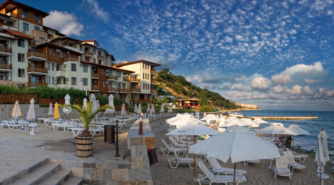 cazare-piscina-bulgaria-la-mare-Garden-of-Eden-Complex-plaja-01