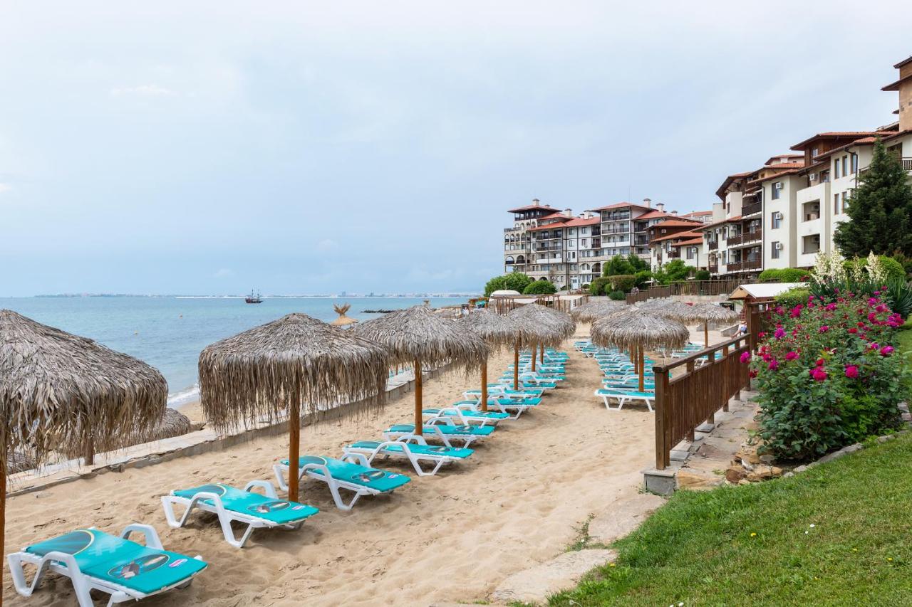 cazare-piscina-bulgaria-la-mare-Garden-of-Eden-Complex-plaja