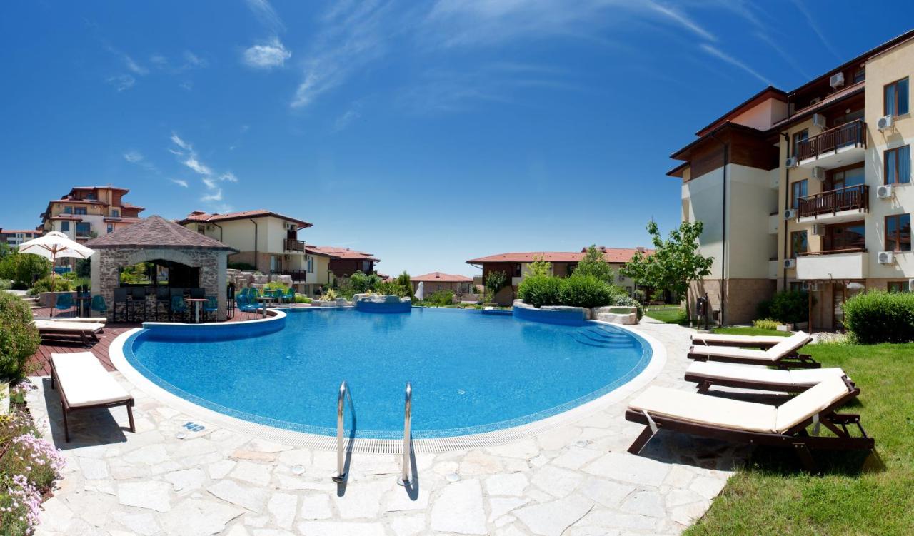 cazare-piscina-bulgaria-la-mare-Garden-of-Eden-Complex-relaxare-la-piscina