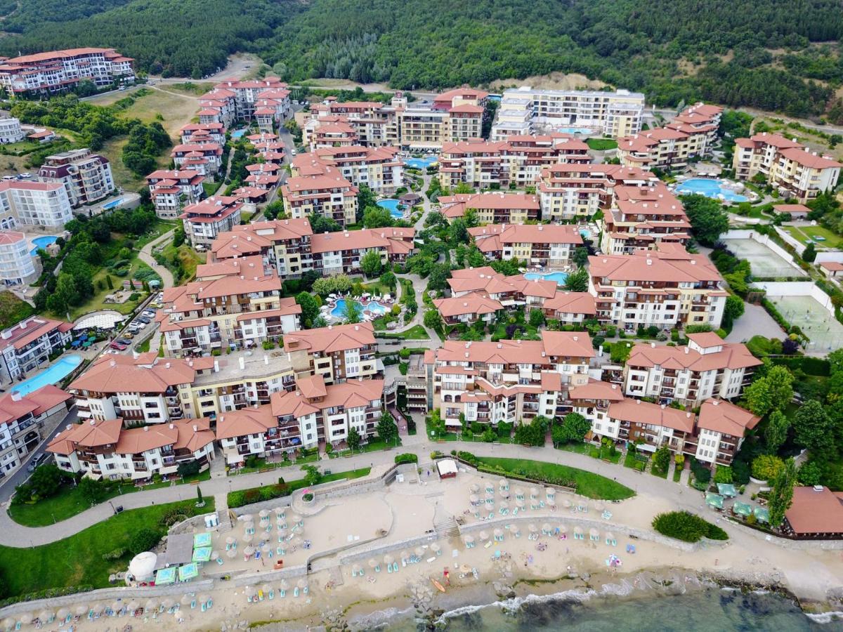 cazare-piscina-bulgaria-la-mare-Garden-of-Eden-Complex-vazut-de-sus