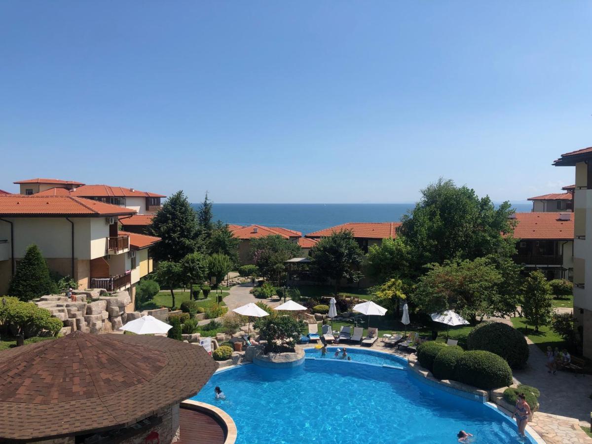 cazare-piscina-bulgaria-la-mare-Garden-of-Eden-Complex-vedere-mare-piscina