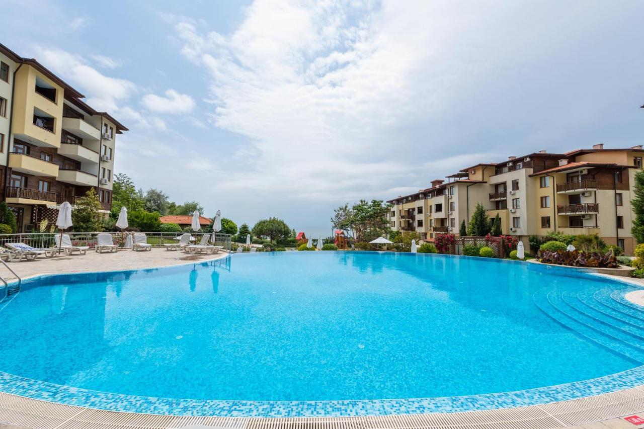 cazare-piscina-bulgaria-la-mare-Garden-of-Eden-Complex