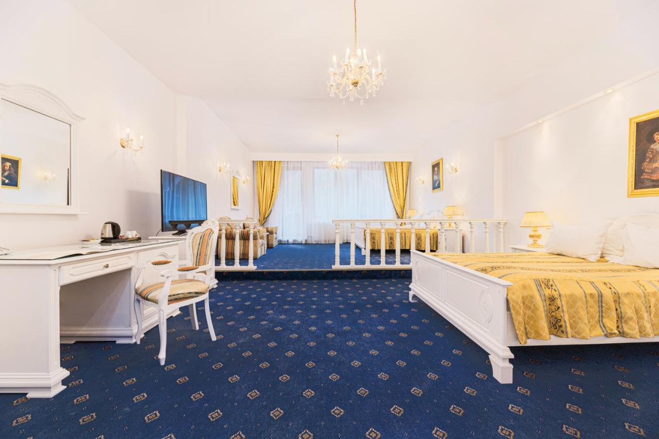hotel-aurelius-imparatul-romanilor-poiana-brasov-cazare-cu-piscina-incalzita-camere