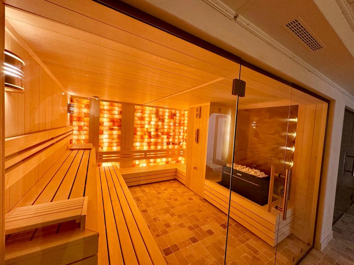 hotel-aurelius-imparatul-romanilor-poiana-brasov-cazare-cu-piscina-incalzita-spa-sauna-uscata