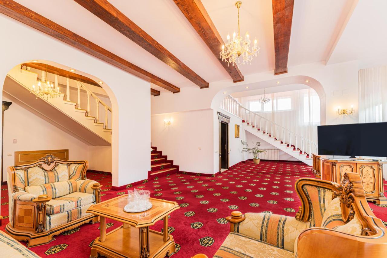 hotel-aurelius-imparatul-romanilor-poiana-brasov-cazare-cu-piscina-incalzita-suita-dubla-cu-sauna