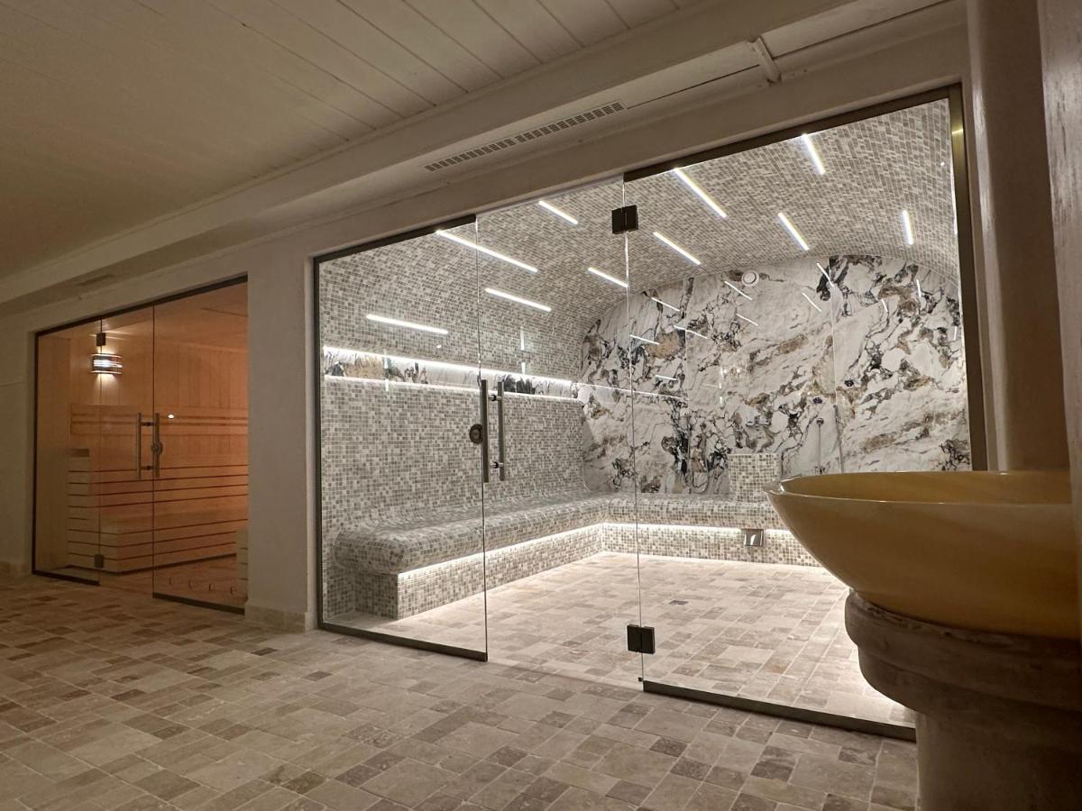 hotel-aurelius-imparatul-romanilor-poiana-brasov-cazare-cu-piscina-incalzita-zona-spa-saune