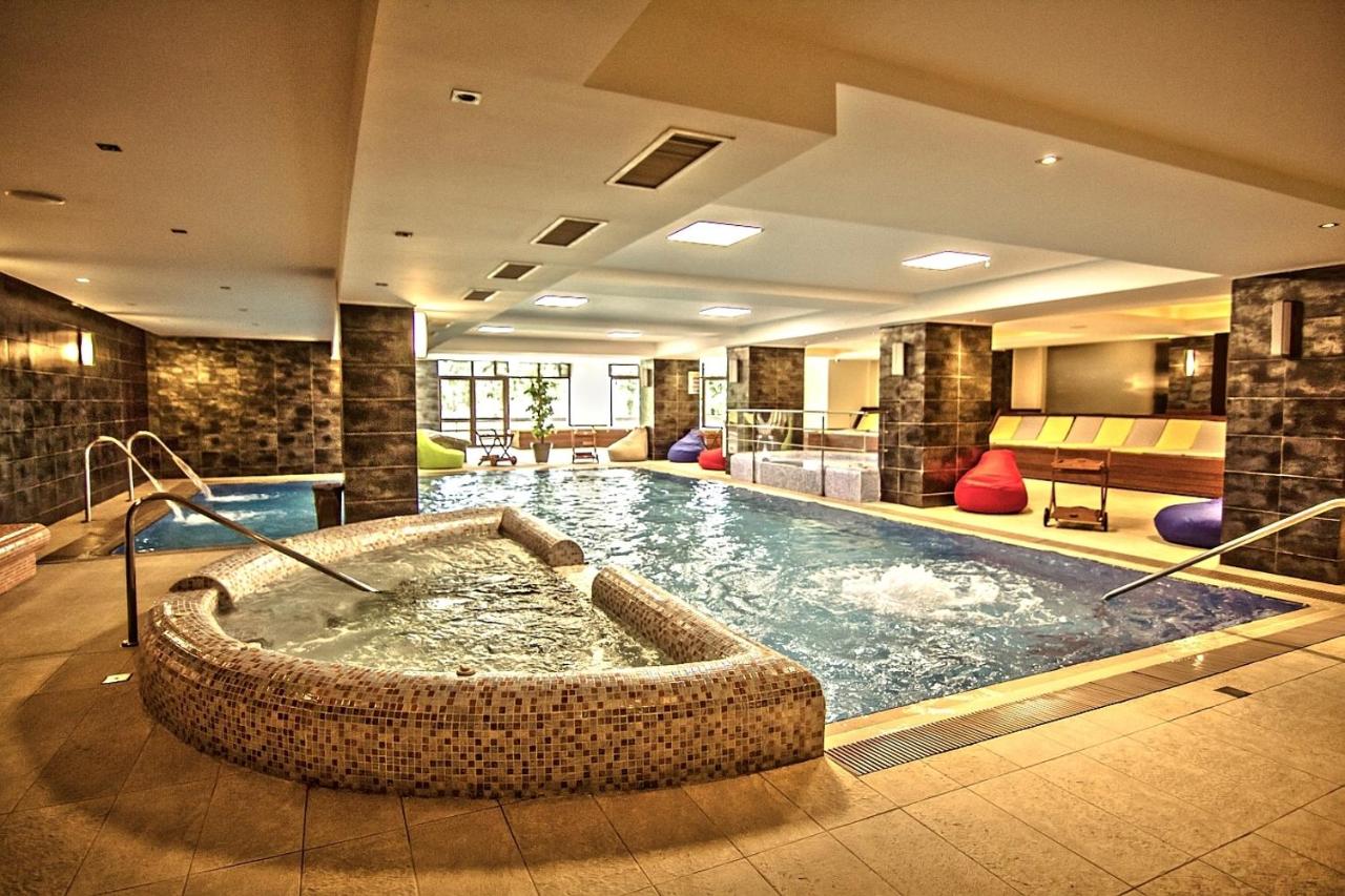 hotel-escalade-poiana-brasov-cazare-cu-piscina-incalzita-interioara-deschisa-tot-anul