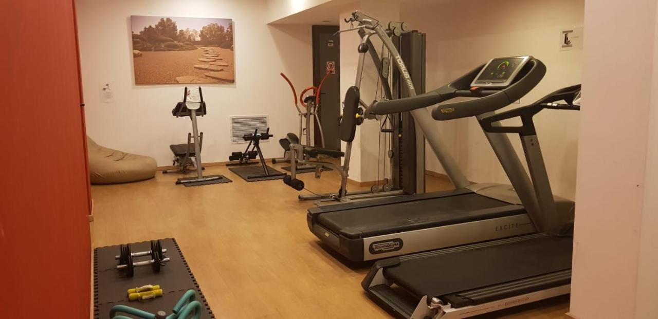 hotel-escalade-poiana-brasov-cazare-cu-piscina-incalzita-interioara-sala-fitness