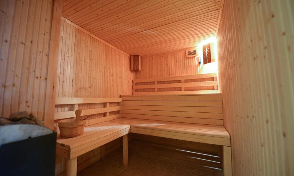 hotel-escalade-poiana-brasov-cazare-cu-piscina-incalzita-interioara-sauna
