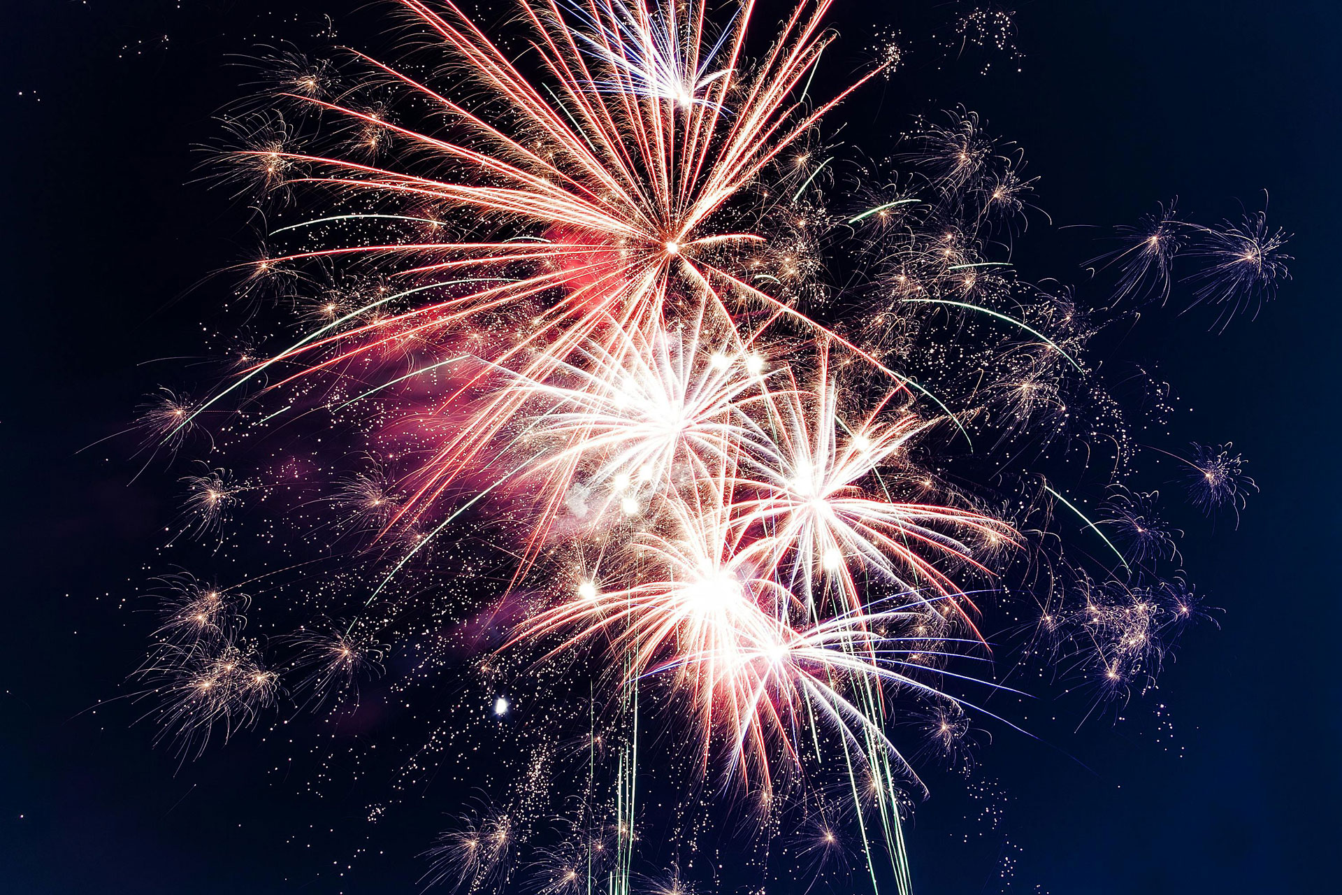 top-20-cazari-cu-piscina-cu-program-de-revelion-in-romania