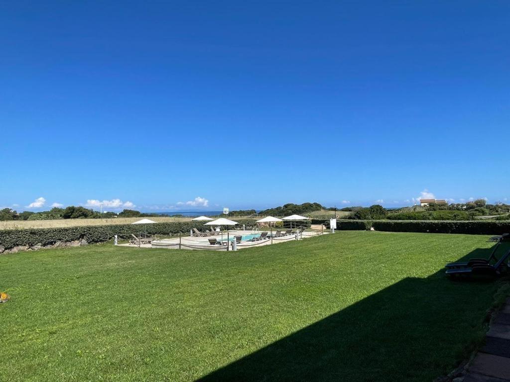 la-casa-di-spinosella-cazare-cu-piscina-sardinia-italia-curte