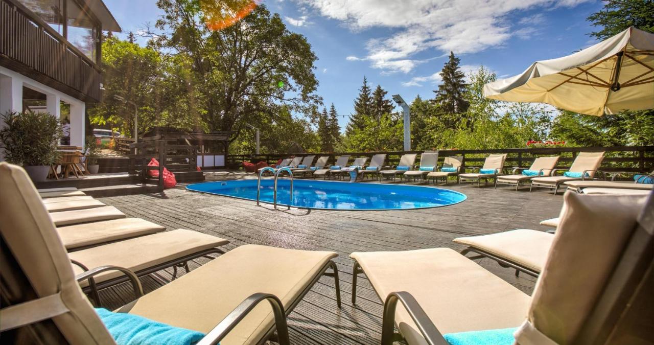 Alpin-Resort-Hotel-cazare-cu-piscina-exterioara-la-munte