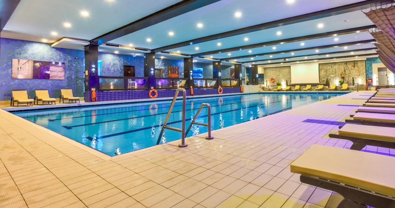 Alpin-Resort-Hotel-cazare-cu-piscina-interioara-la-munte