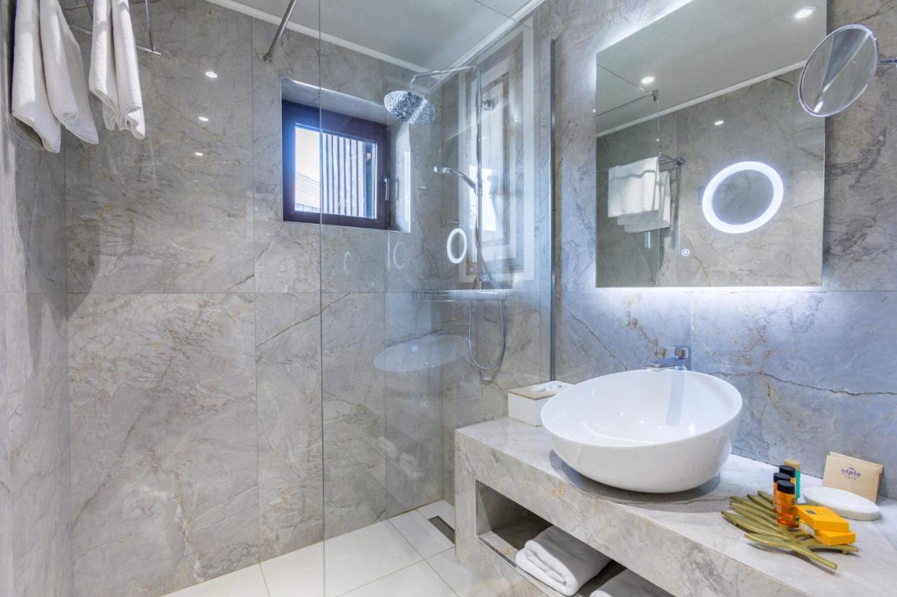 Alpin-Resort-Hotel-cazare-cu-piscina-la-munte-camera-baie