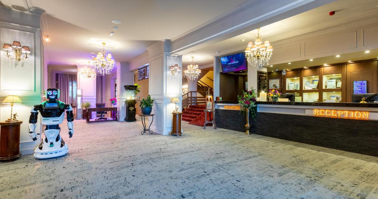 Alpin-Resort-Hotel-cazare-cu-piscina-la-munte-receptie