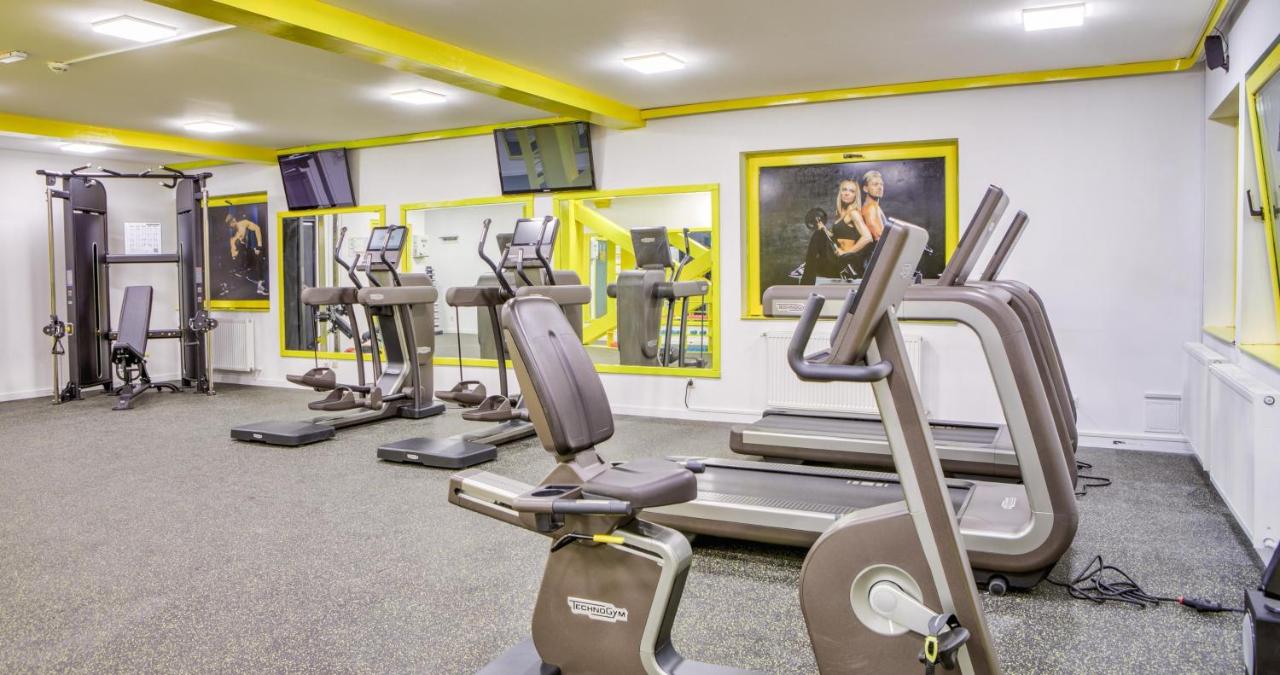 Alpin-Resort-Hotel-cazare-cu-piscina-la-munte-sala-fitness