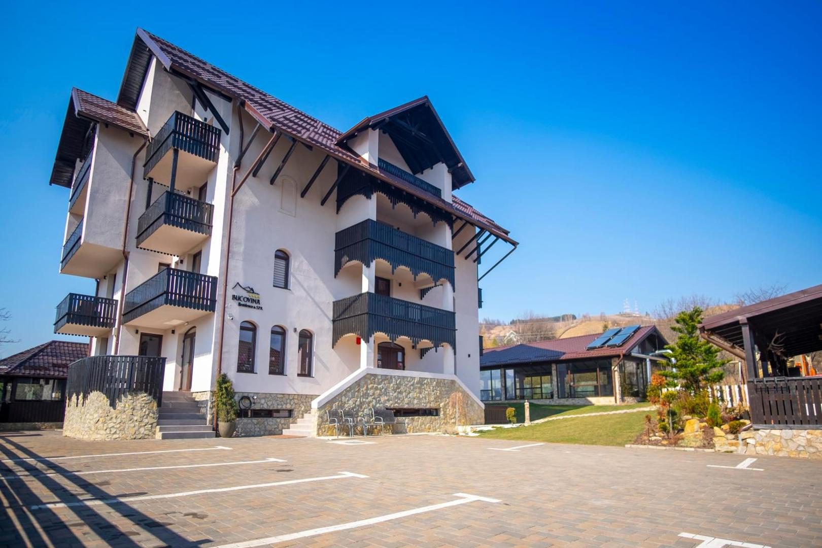 Piscina interioară încălzită de la Bucovina Residence & SPA, Gura Humorului Piscina interioară încălzită de la Bucovina Residence & SPA, Gura Humorului