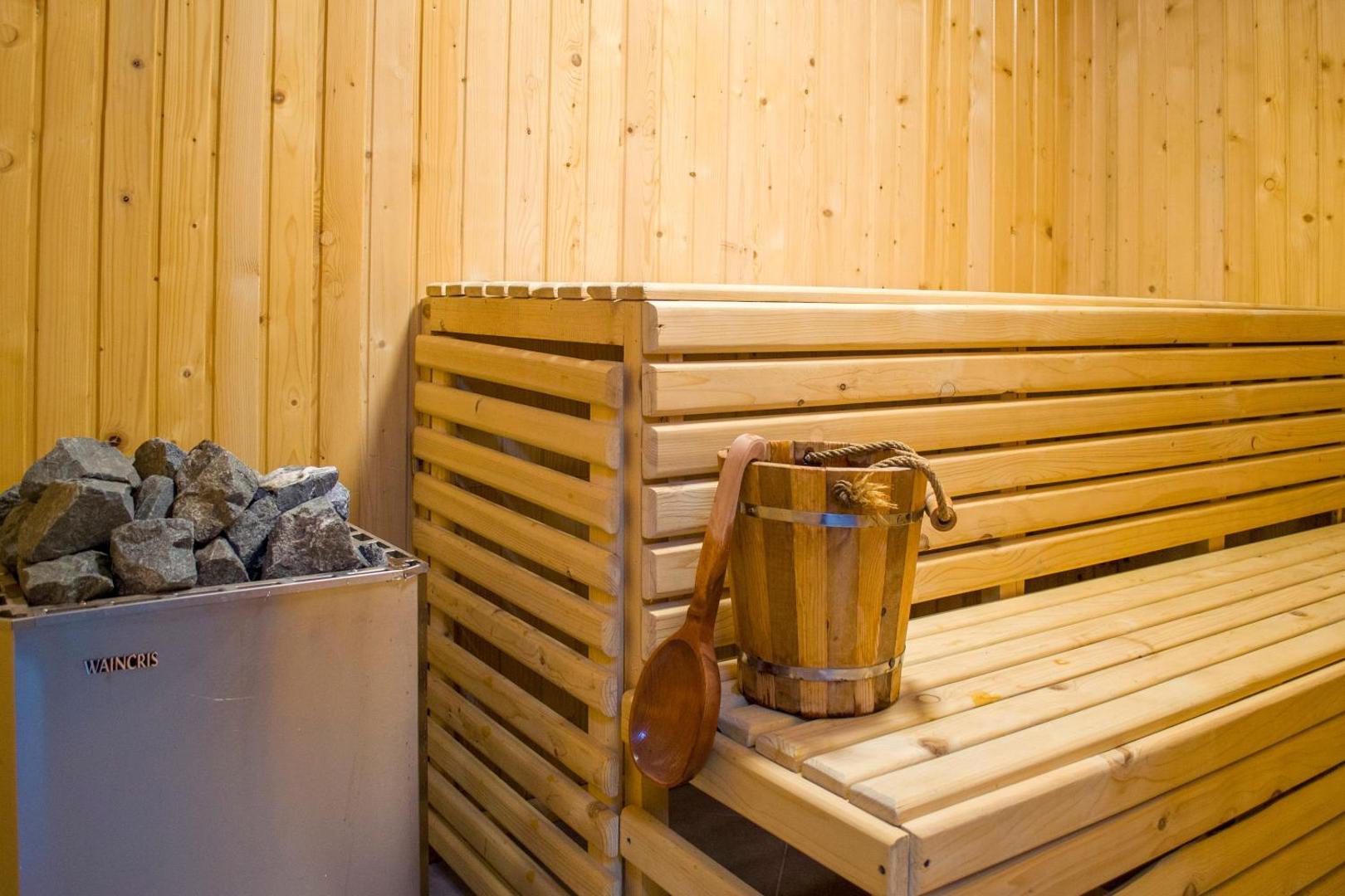 Cadă cu hidromasaj din lemn la Bucovina Residence & SPA Cadă cu hidromasaj din lemn la Bucovina Residence & SPA