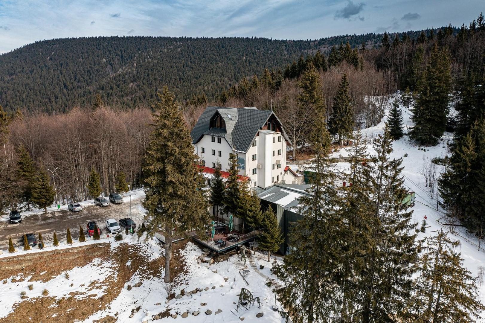 Complex Hotelier COTA O MIE iarna, în Sinaia, pe Valea Prahovei Complex Hotelier COTA O MIE iarna, în Sinaia, pe Valea Prahovei