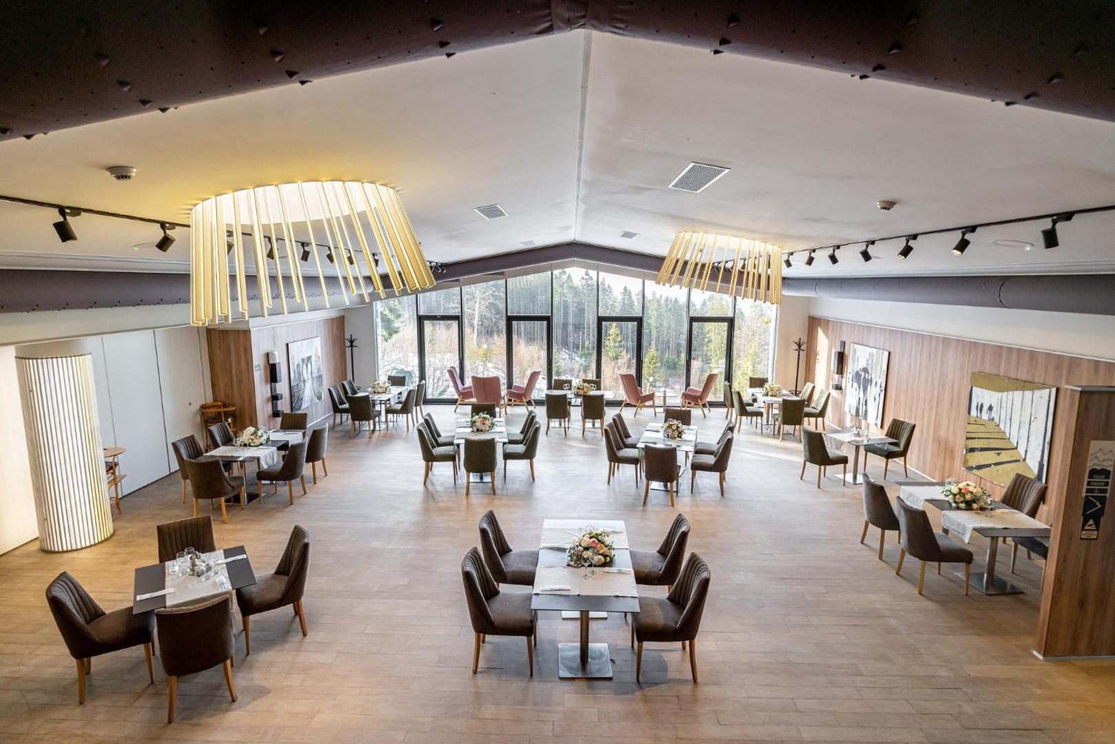 Restaurantul Complexului Hotelier COTA O MIE din Sinaia Restaurantul Complexului Hotelier COTA O MIE din Sinaia