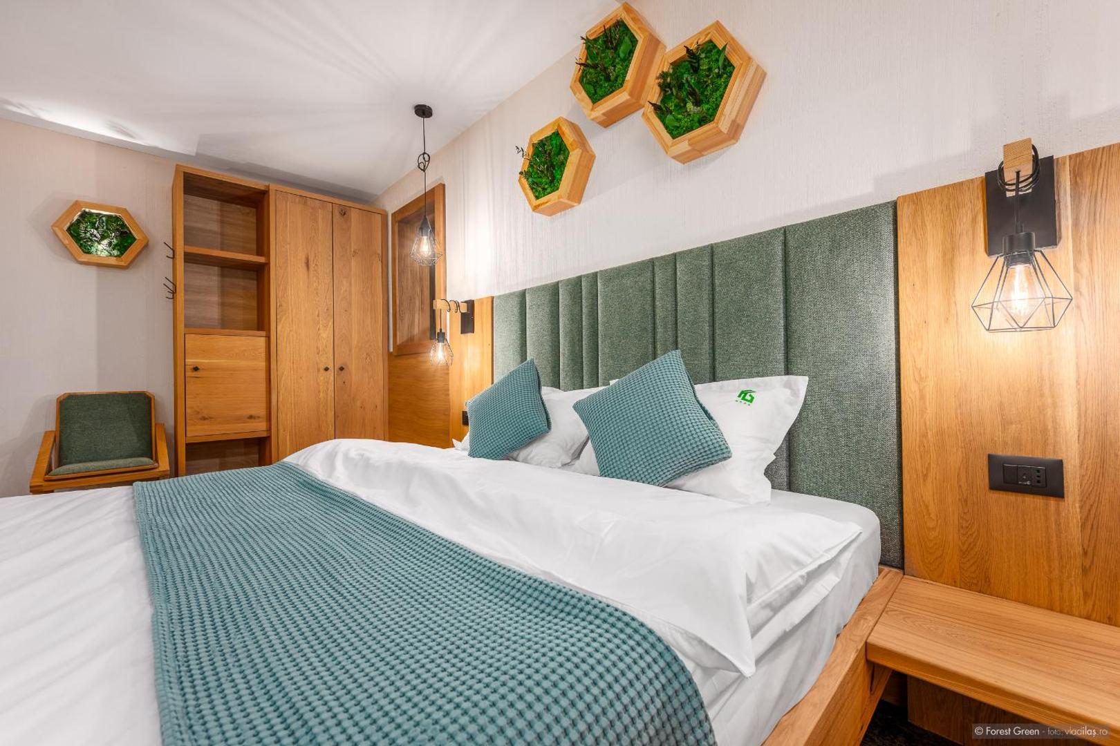 Forest Green & Spa – cameră cu zonă de living Forest Green & Spa – cameră cu zonă de living