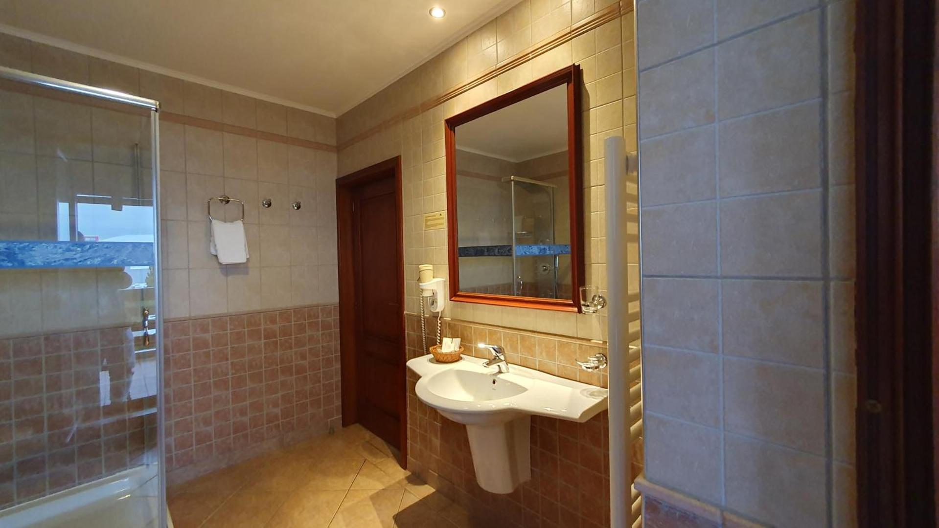 Baie privată în camerele GARDEN Club Brașov Baie privată în camerele GARDEN Club Brașov