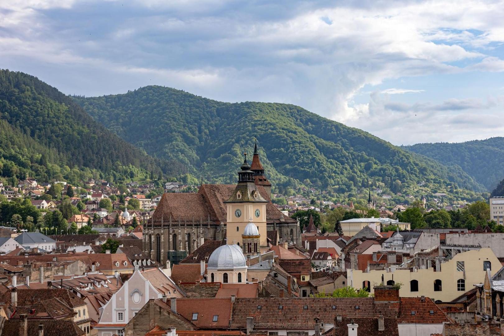 Hotel Aro Palace – vedere spre centrul medieval al Brașovului Hotel Aro Palace – vedere spre centrul medieval al Brașovului