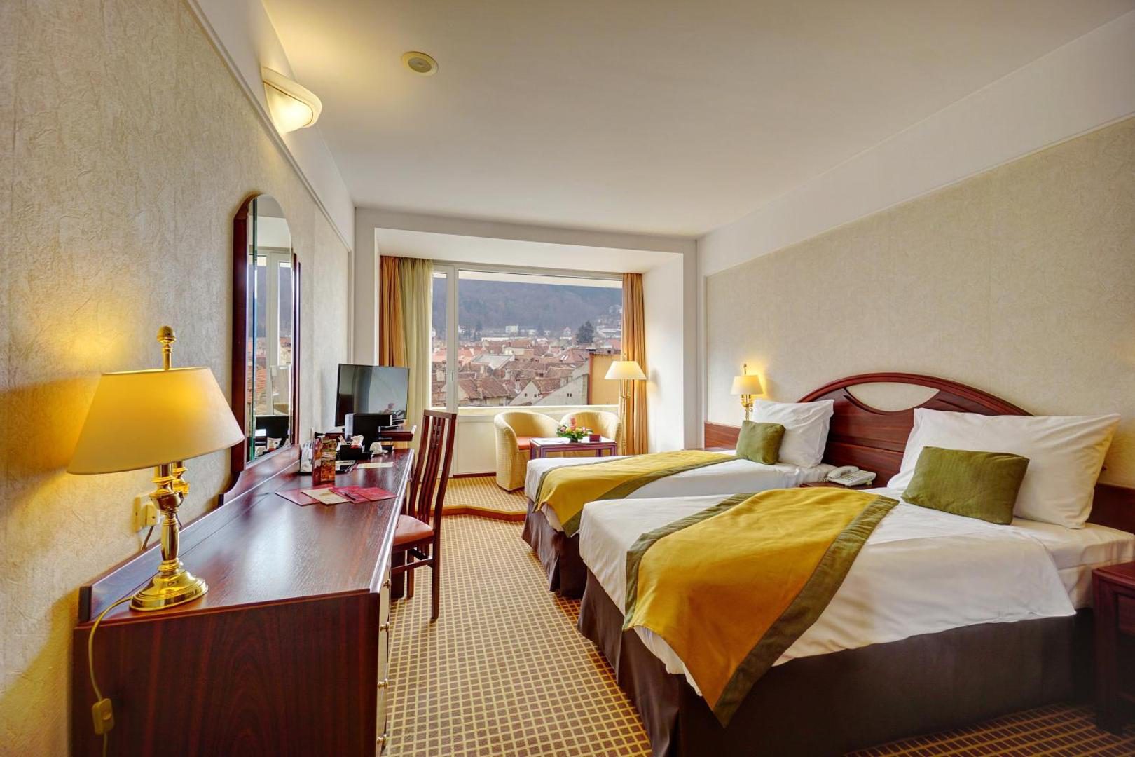 Hotel Aro Palace – cameră twin cu vedere spre Brașov Hotel Aro Palace – cameră twin cu vedere spre Brașov