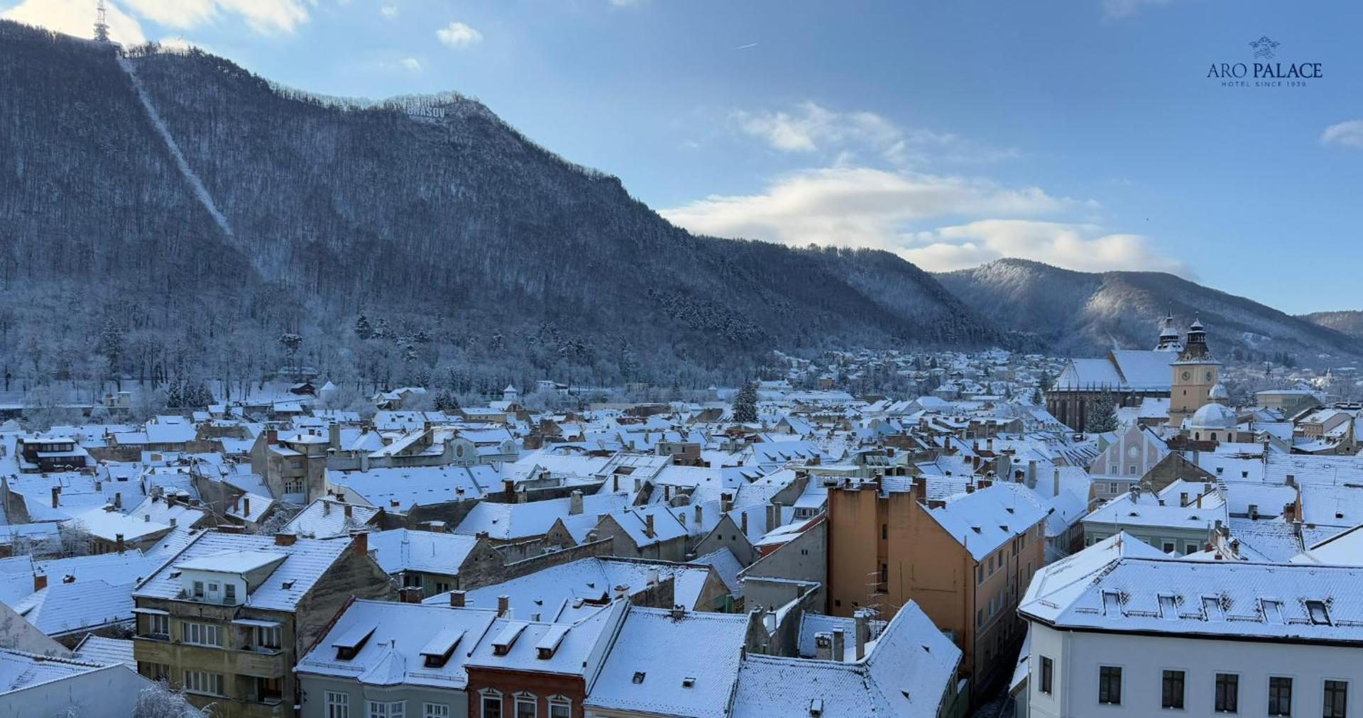 Hotel Aro Palace – vedere iarna spre Brașov și Muntele Tâmpa Hotel Aro Palace – vedere iarna spre Brașov și Muntele Tâmpa