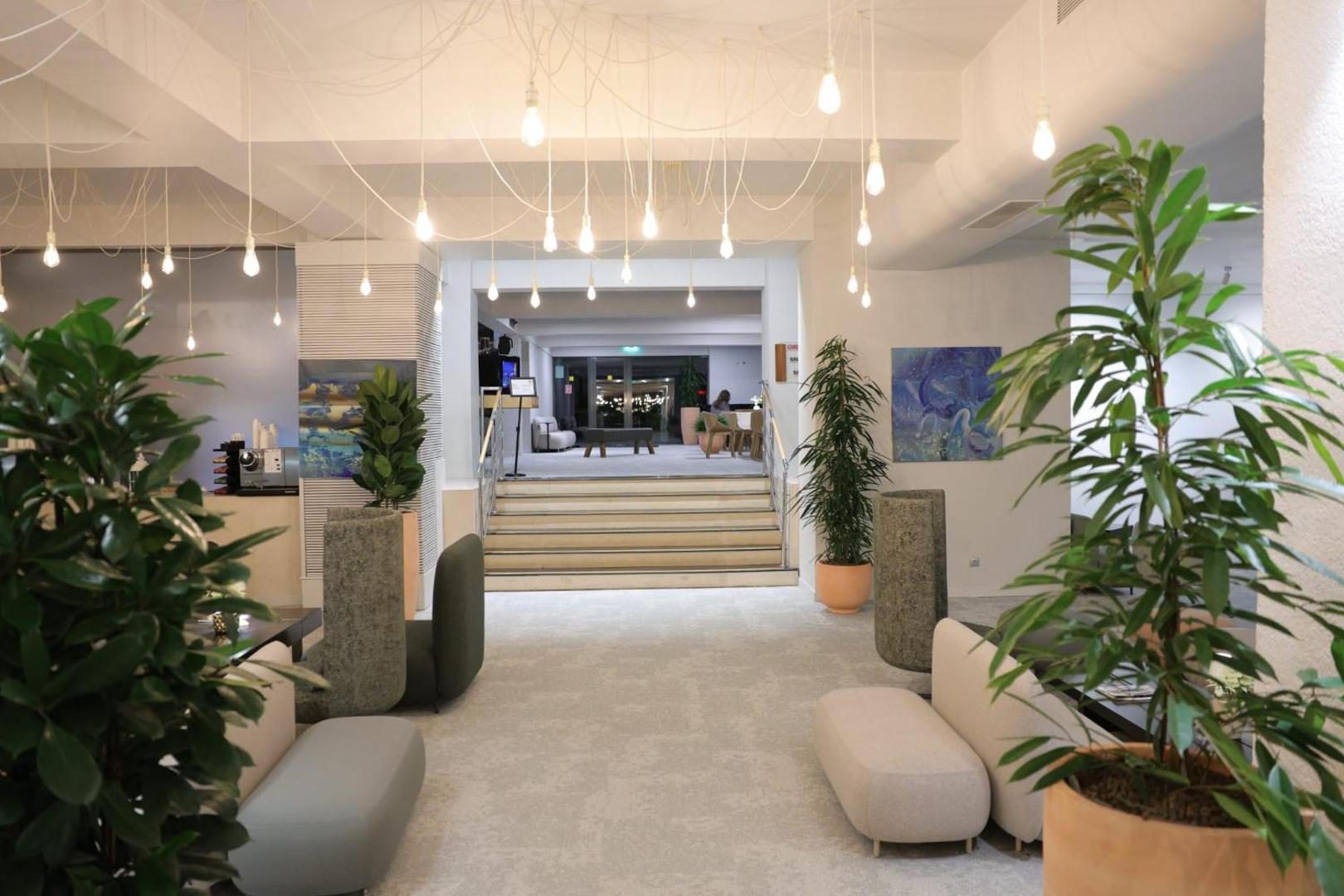 Hotel Orizont Predeal – zona de recepție și lounge Hotel Orizont Predeal – zona de recepție și lounge
