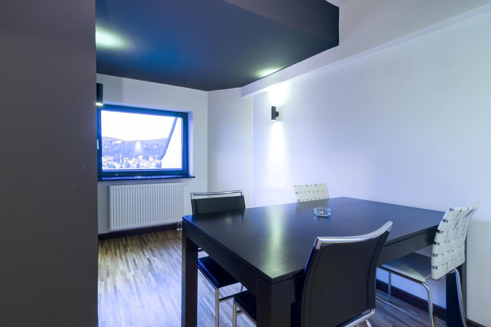 Hotel Orizont Predeal – cameră cu mobilier modern Hotel Orizont Predeal – cameră cu mobilier modern