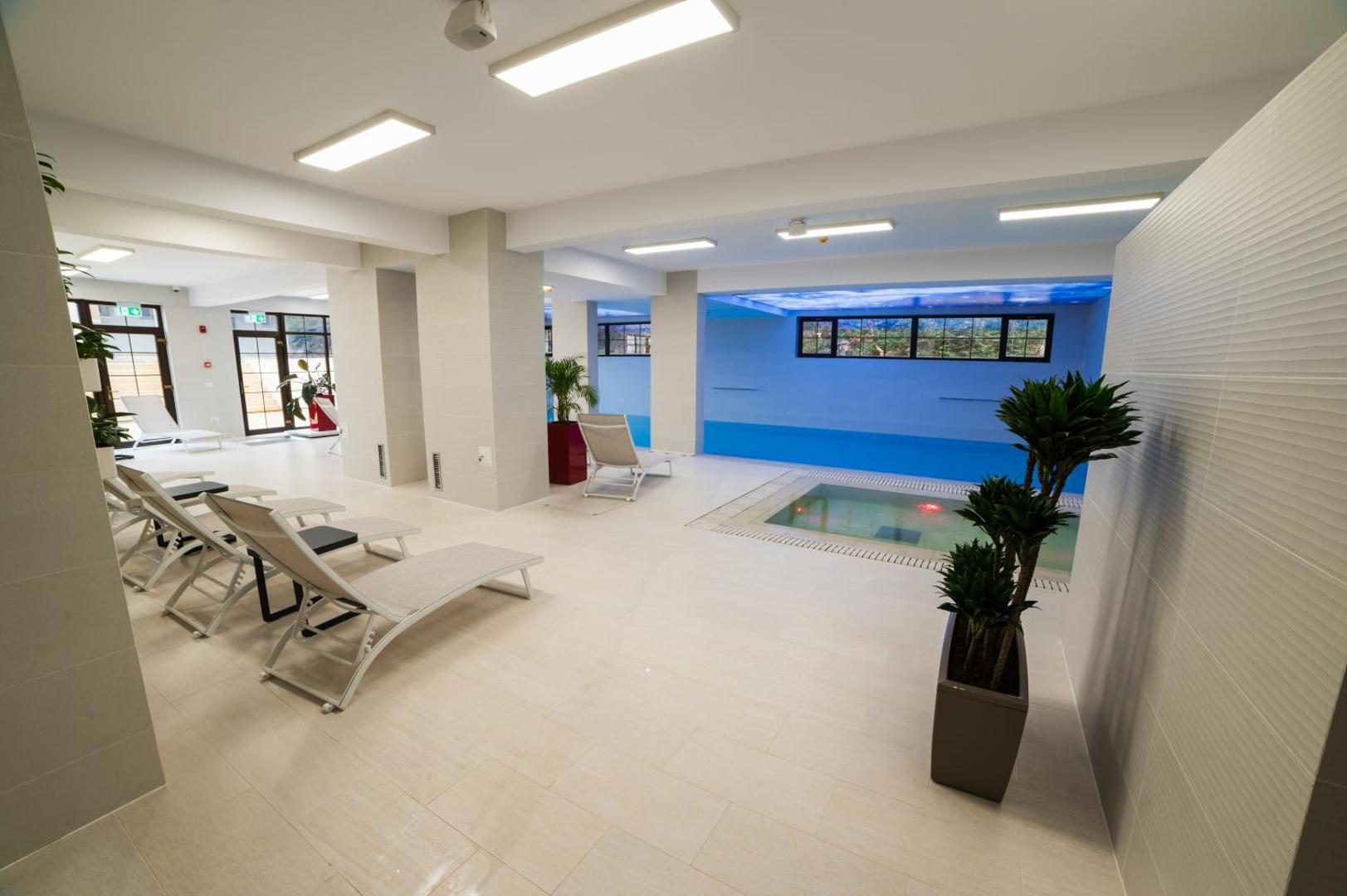 Piatra Pinului Ski & Spa – piscina interioară din centrul spa Piatra Pinului Ski & Spa – piscina interioară din centrul spa