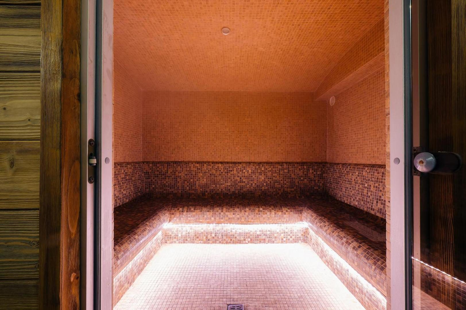 Baie turcească (hamam) în centrul spa de la Popasul Domnesc Baie turcească (hamam) în centrul spa de la Popasul Domnesc