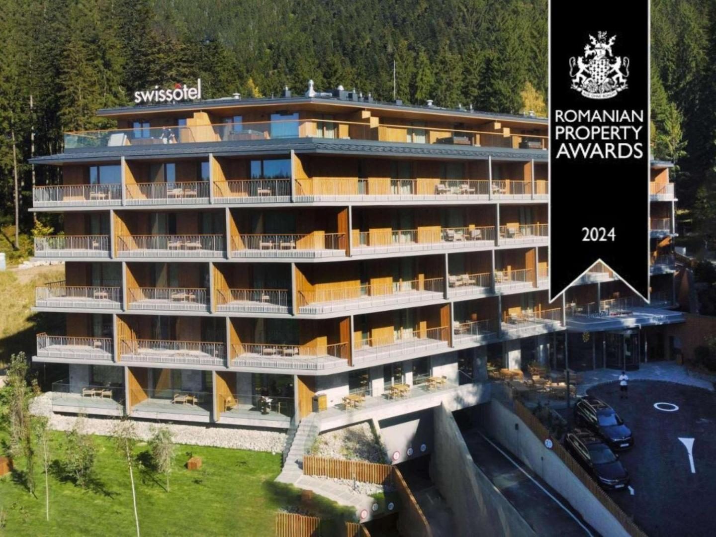Swissôtel Poiana Brașov – clădirea hotelului în stațiunea Poiana Brașov Swissôtel Poiana Brașov – clădirea hotelului în stațiunea Poiana Brașov