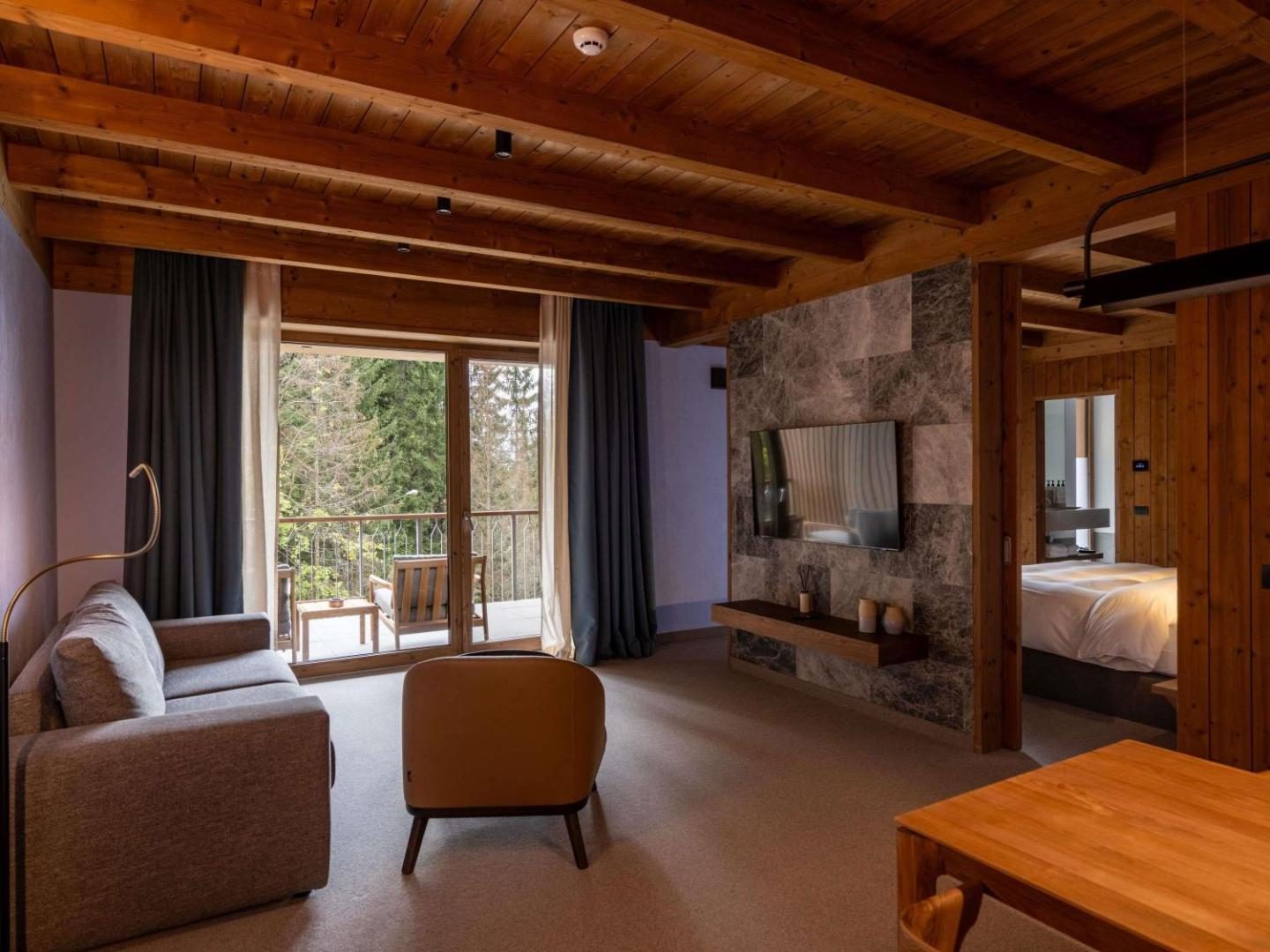 Swissôtel Poiana Brașov – cameră cu balcon privat Swissôtel Poiana Brașov – cameră cu balcon privat