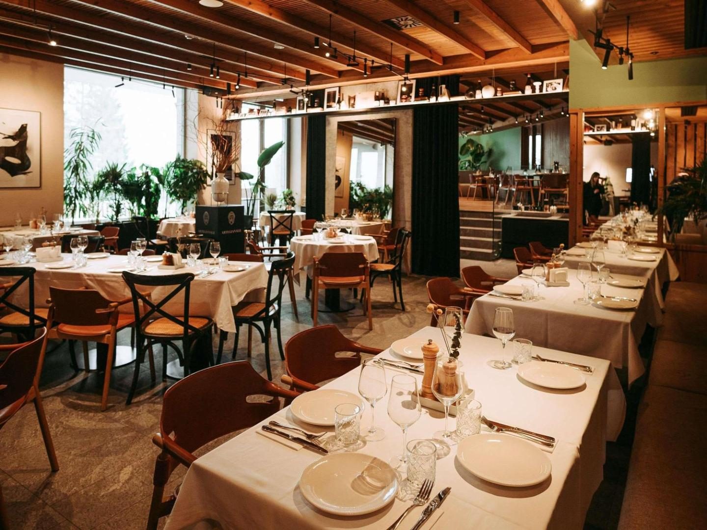 Swissôtel Poiana Brașov – restaurant cu bucătărie italiană și mediteraneană Swissôtel Poiana Brașov – restaurant cu bucătărie italiană și mediteraneană