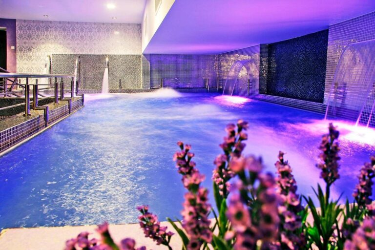 Hotel Palace Sinaia – piscina interioară