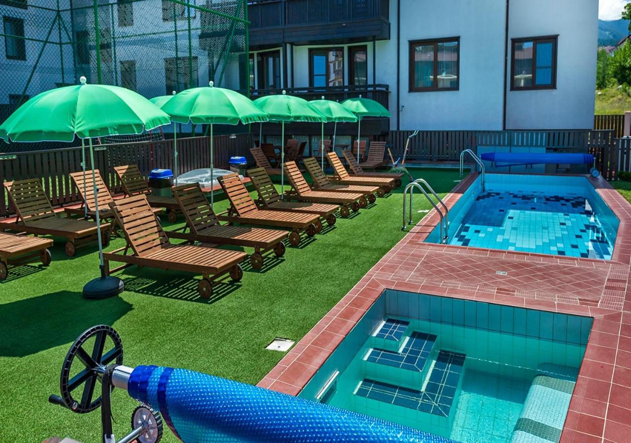 7 Pools SPA Boutique Hotel – piscină exterioară cu șezlonguri 7 Pools SPA Boutique Hotel – piscină exterioară cu șezlonguri