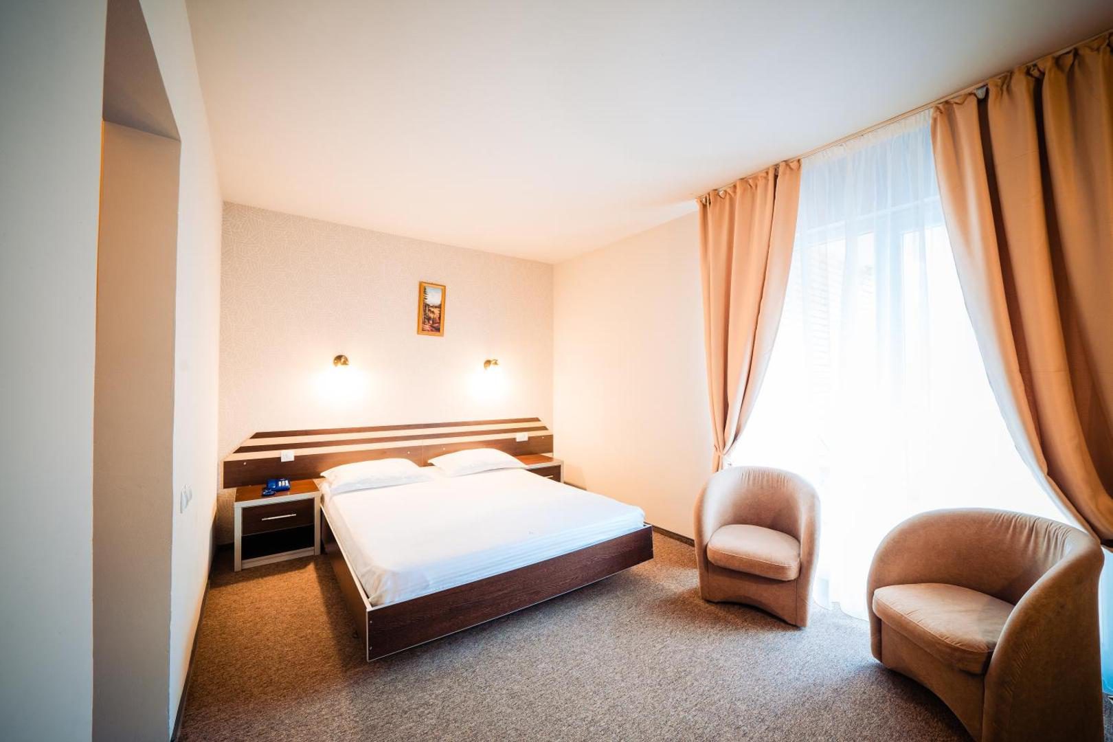 Bacolux Diana Herculane – cameră cu mobilier modern Bacolux Diana Herculane – cameră cu mobilier modern