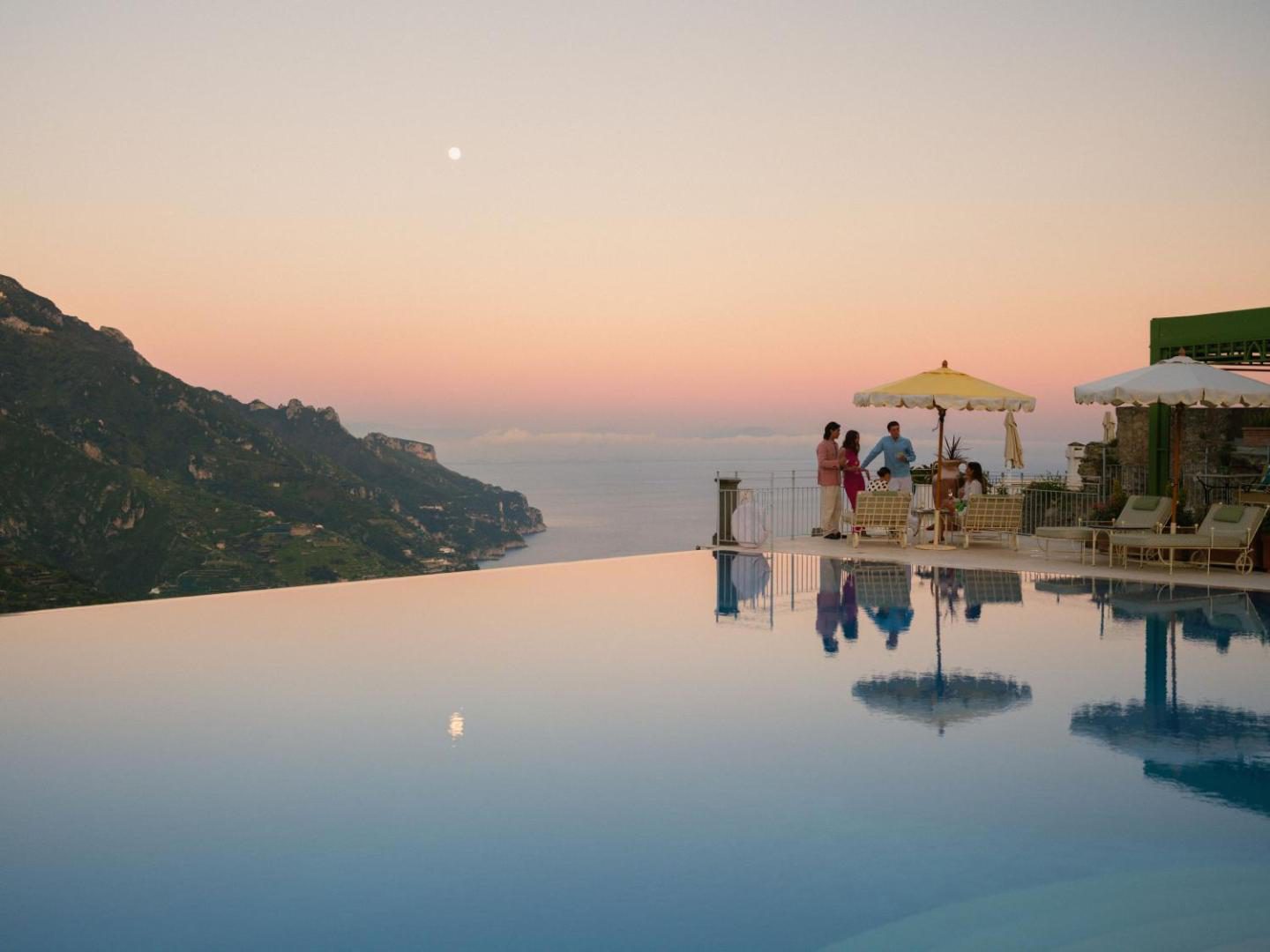 Caruso Belmond Ravello – piscina infinita suspendata peste coasta, la asfintit Caruso Belmond Ravello – piscina infinita suspendata peste coasta, la asfintit
