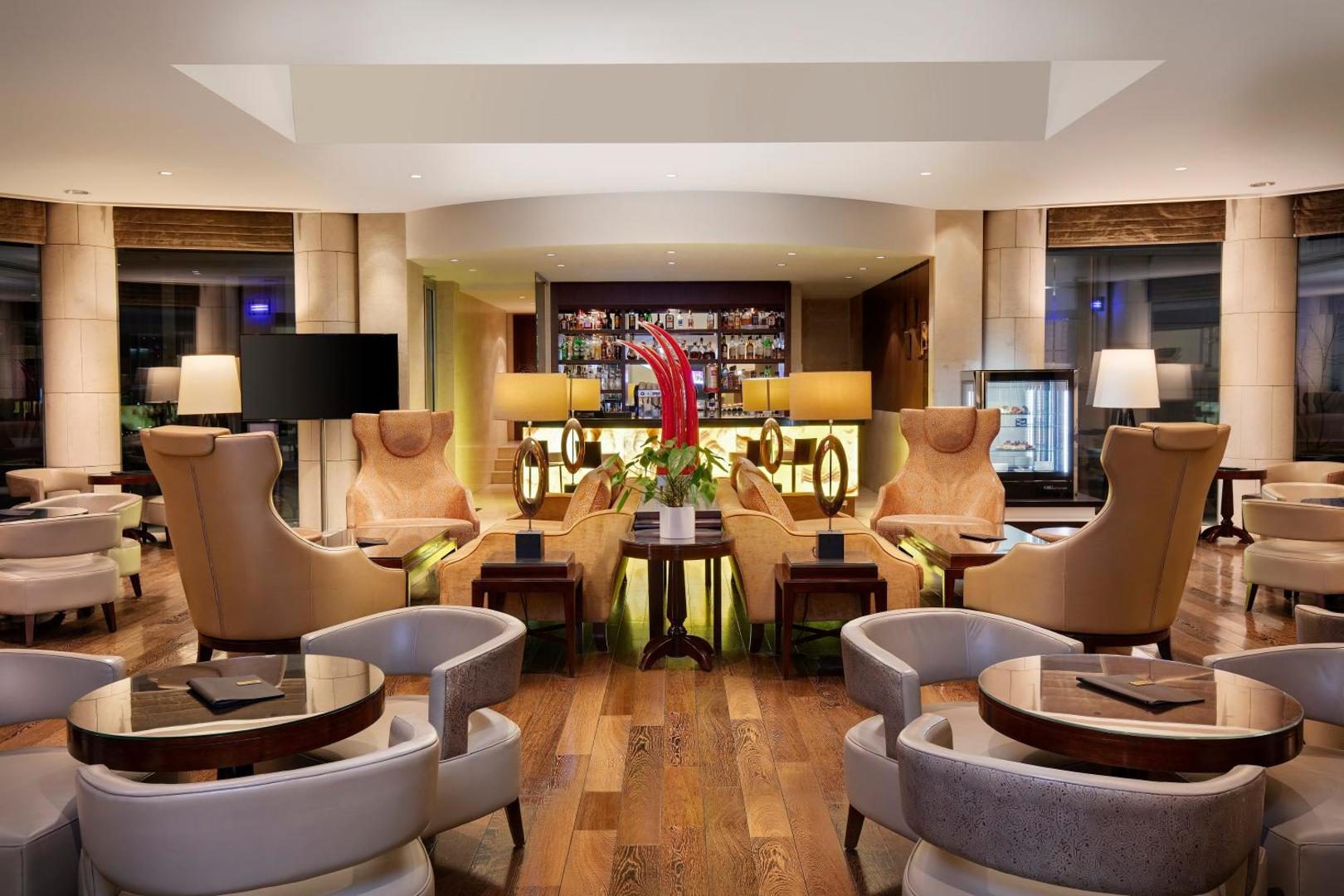 Crowne Plaza Bucharest – barul Crown Cafe Crowne Plaza Bucharest – barul Crown Cafe