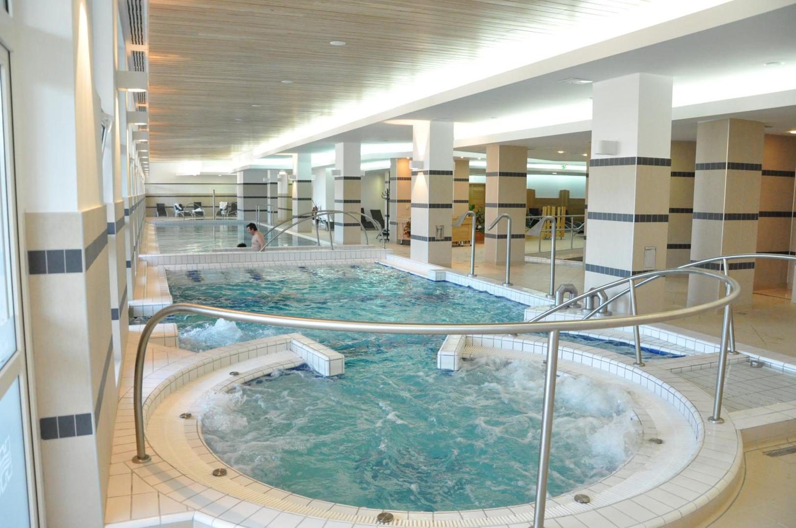 Ensana Bradet – piscină interioară încălzită cu zonă de hidromasaj Ensana Bradet – piscină interioară încălzită cu zonă de hidromasaj