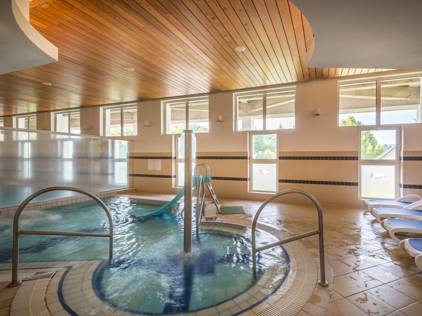 Ensana Bradet – zonă de piscină și wellness interioară Ensana Bradet – zonă de piscină și wellness interioară