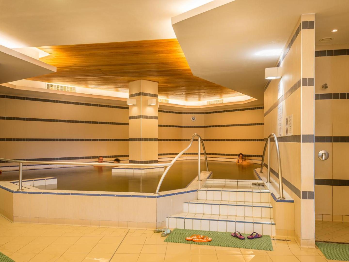 Ensana Bradet – zonă spa cu cadă cu hidromasaj Ensana Bradet – zonă spa cu cadă cu hidromasaj