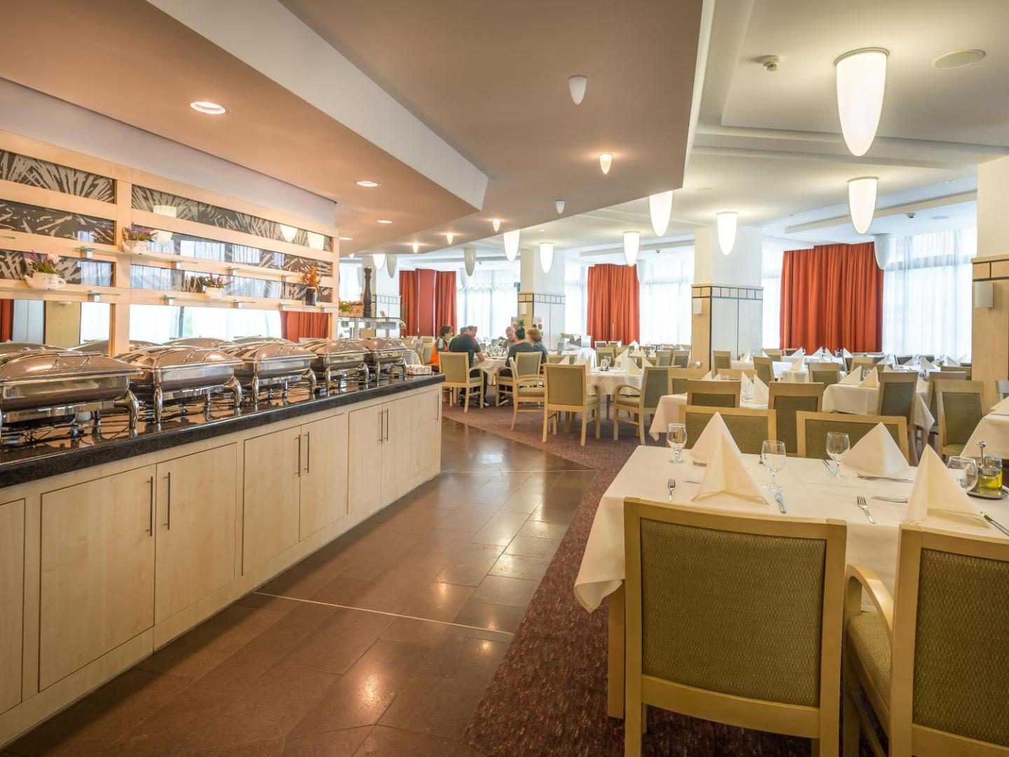 Ensana Bradet – restaurantul hotelului Ensana Bradet – restaurantul hotelului
