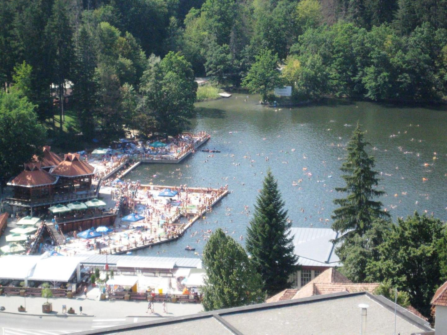 Ensana Bradet – Lacul Ursu din Sovata, la câțiva pași de hotel Ensana Bradet – Lacul Ursu din Sovata, la câțiva pași de hotel