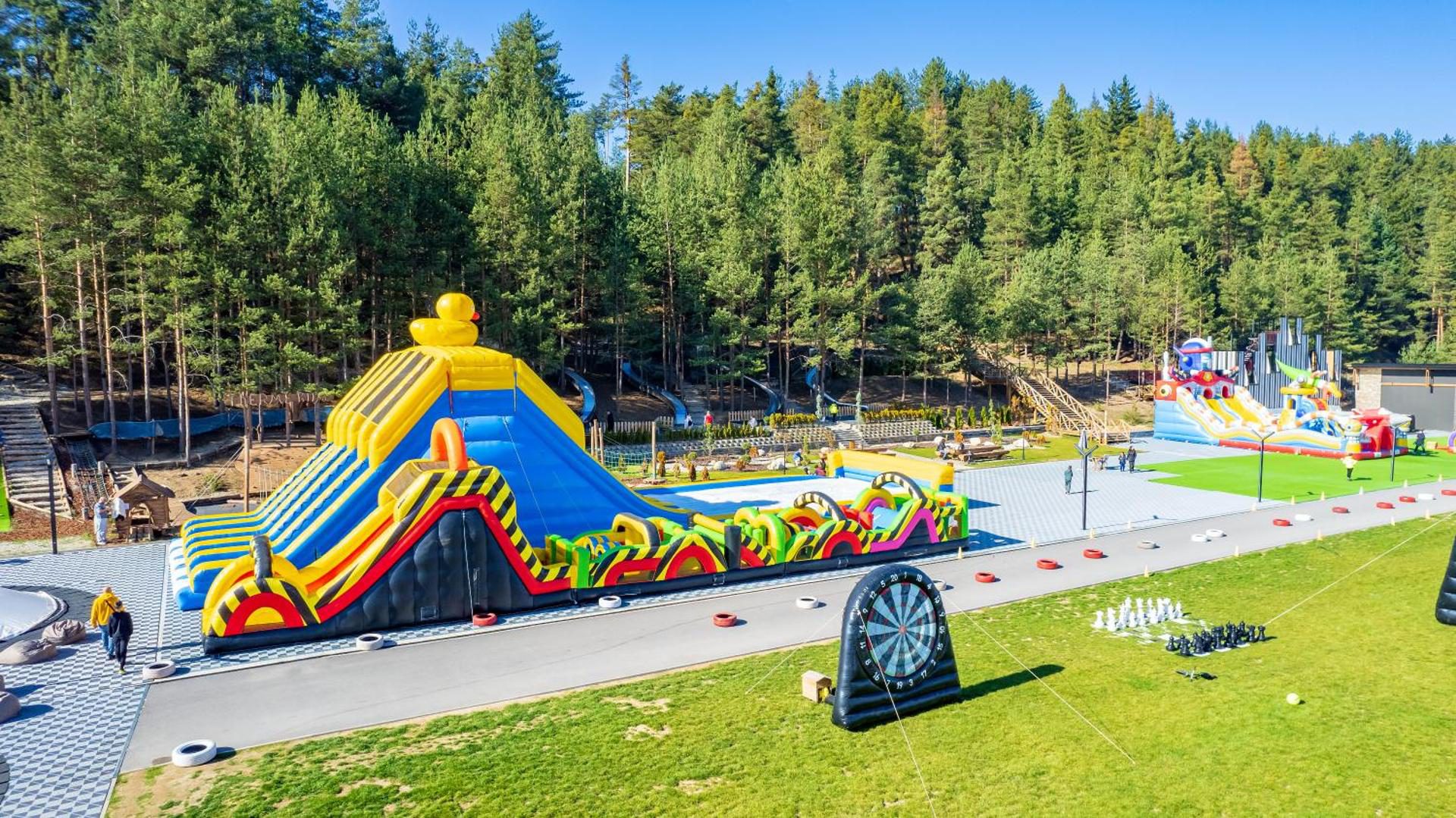Grand Hotel Therme – loc de joacă gonflabil pentru copii Grand Hotel Therme – loc de joacă gonflabil pentru copii