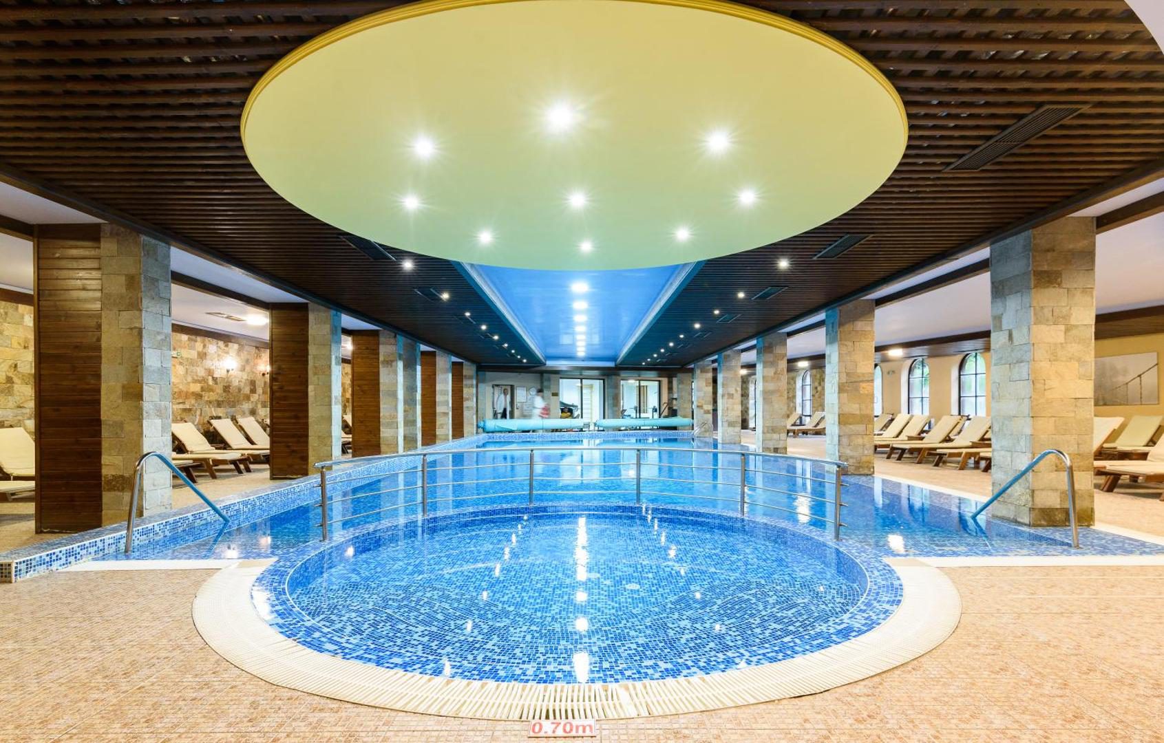 Grand Royale Apartment Complex & Spa – bazin rotund cu luminator Grand Royale Apartment Complex & Spa – bazin rotund cu luminator
